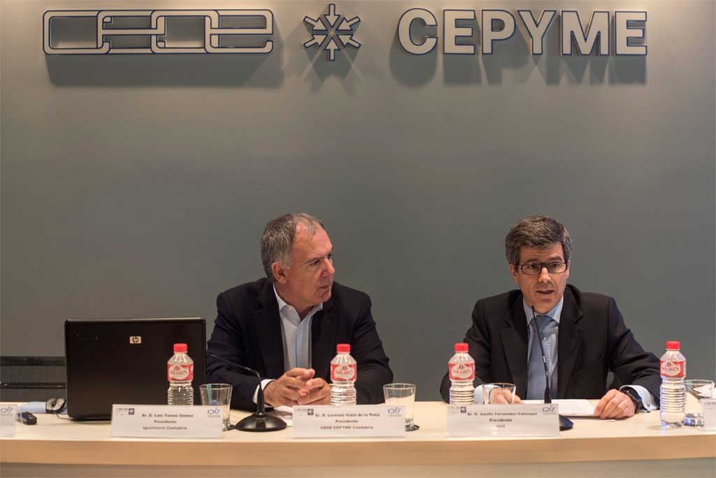 Lorenzo Vidal de la Peña y A. Fernández Valmayor durante la apertura del acto