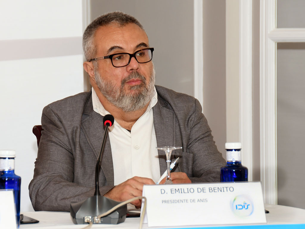Emilio de Benito (ANIS) en la mesa inaugural