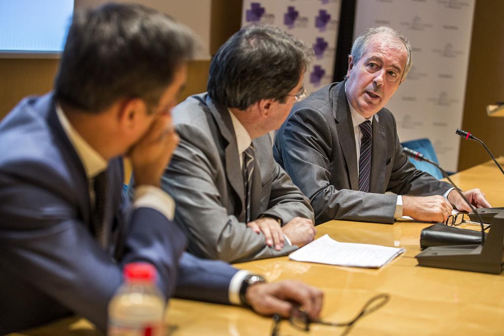 J. L. Simón (C. M. Teknon), Lluis Monset (ACES) y L. Mayero (IDIS) durante el acto de clausura