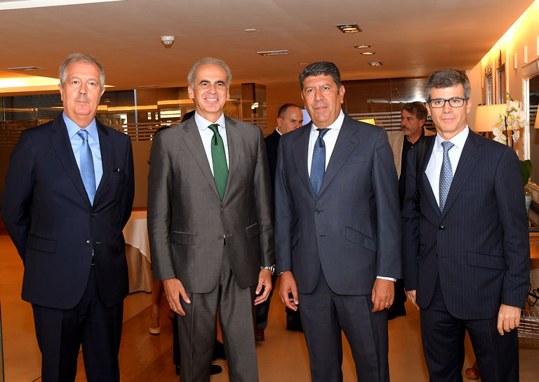 Luis Mayero (Idis), Enrique Ruiz Escudero (Consejero de Sanidad de la Comunidad de Madrid), Manuel Vilches (Idis) y Adolfo Fernández Valmayor (Idis). 