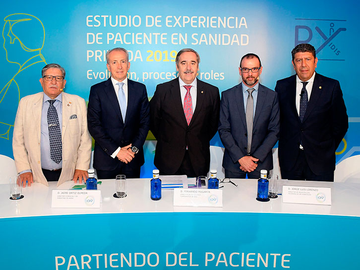 Participantes en la Mesa de Debate